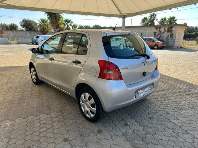 Auto - Toyota yaris 1.0 5p. sol