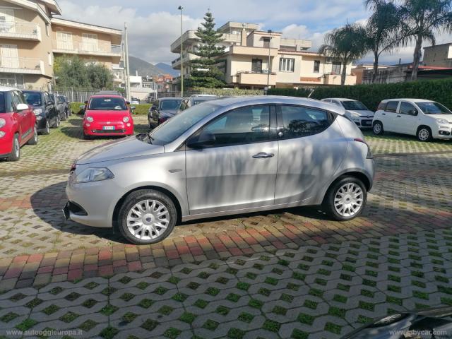 Auto - Lancia ypsilon 1.2 69 cv 5p. gpl ecochic silver