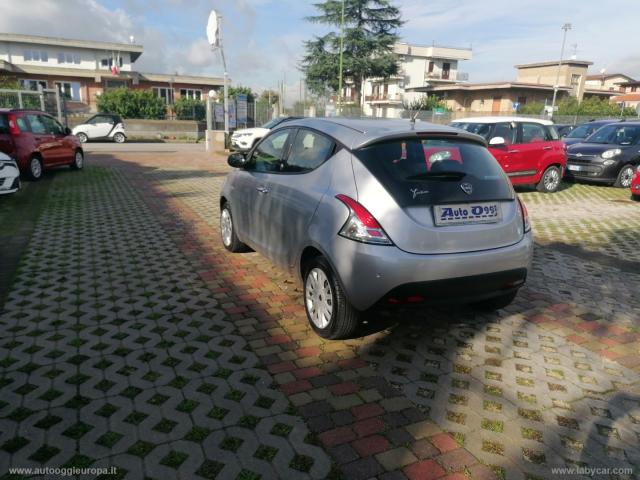 Auto - Lancia ypsilon 1.2 69 cv 5p. gpl ecochic silver