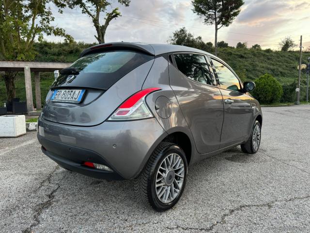 Auto - Lancia ypsilon 0.9 t.air 85cv 5p.met.ec.elef.