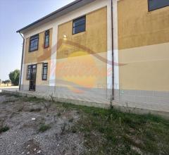 Appartamenti in Vendita - Capannone industriale in vendita a siracusa via elorina