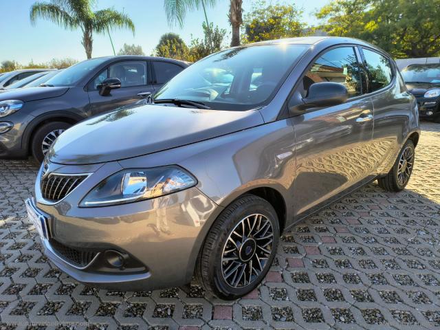 Auto - Lancia ypsilon 1.0 firefly 5p.s&s hyb. platino