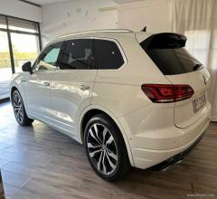 Auto - Volkswagen touareg 3.0 tdi r-line