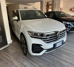 Auto - Volkswagen touareg 3.0 tdi r-line