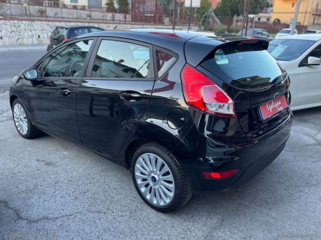 Auto - Ford fiesta 1.4 5p. bz.- gpl