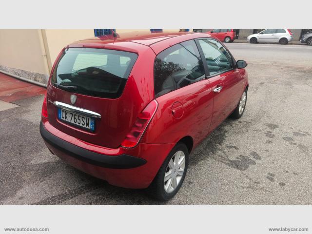 Auto - Lancia ypsilon 1.2 16v oro