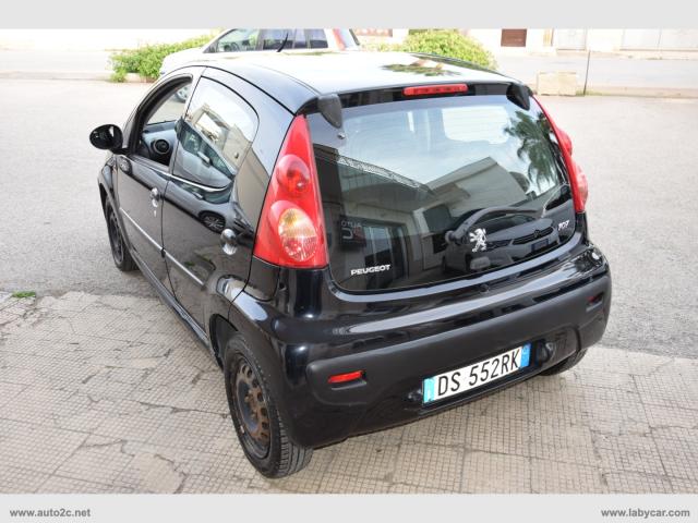 Auto - Peugeot 107 1.0 68 cv 5p. sweet years 2tronic