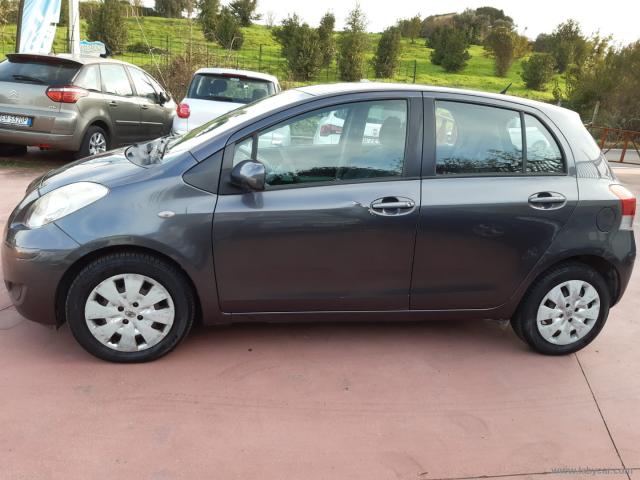 Auto - Toyota yaris 1.3 5p. sol