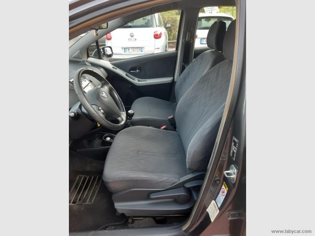 Auto - Toyota yaris 1.3 5p. sol