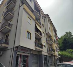 Appartamenti in Vendita - Appartamento in vendita a rogliano zona centrale