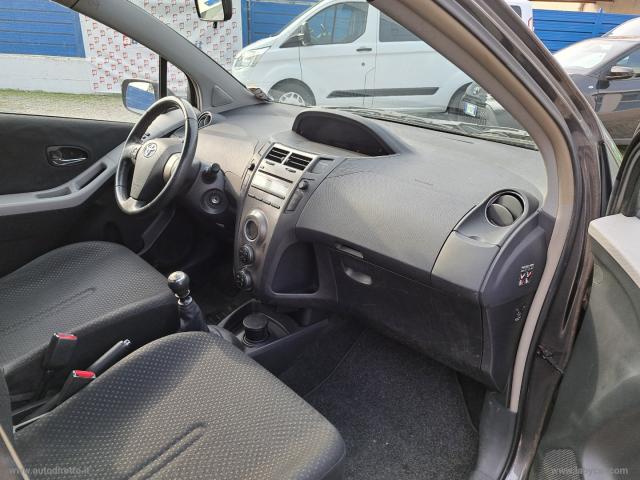 Auto - Toyota yaris 1.4 d-4d 5p. sol