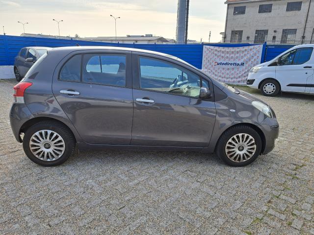 Auto - Toyota yaris 1.4 d-4d 5p. sol