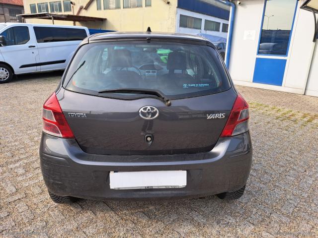 Auto - Toyota yaris 1.4 d-4d 5p. sol