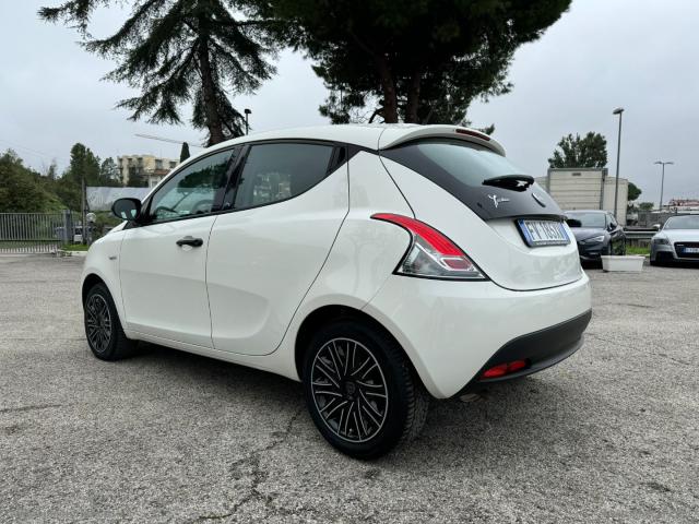 Auto - Lancia ypsilon 1.2 69 cv 5p. s&s elefantino blu