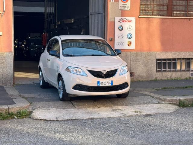 Lancia ypsilon 1.2 69 cv 5p. silver