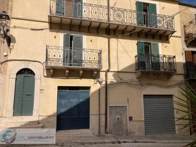 Casa indipendente in vendita a prizzi centro storico