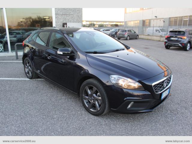 Volvo v40 cross country d2 momentum gancio traino !!!!