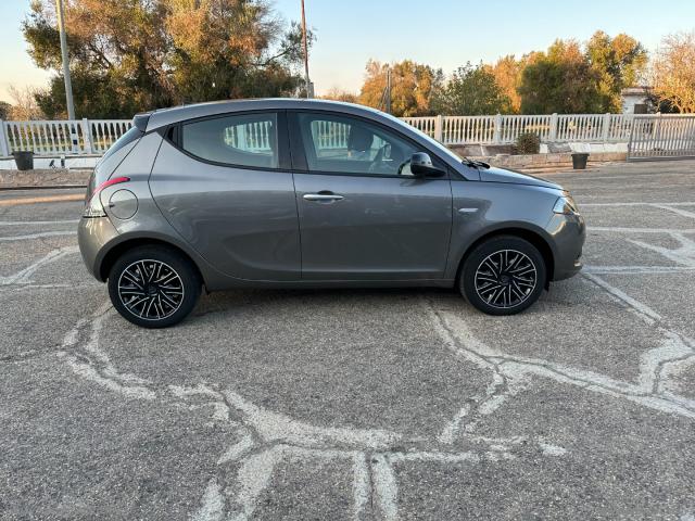 Auto - Lancia ypsilon 1.0 firefly 5p. s&s hybrid oro