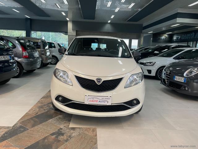 Auto - Lancia ypsilon 1.2 69 cv 5p. silver