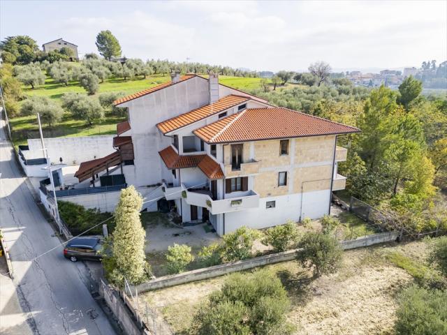 Appartamenti in Vendita - Villa a schiera in vendita a casalincontrada semicentro