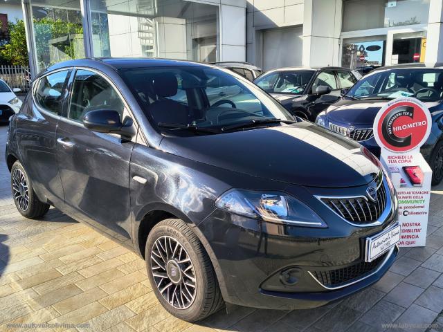 Lancia ypsilon 1.0 firefly 5p.s&s hyb. platino