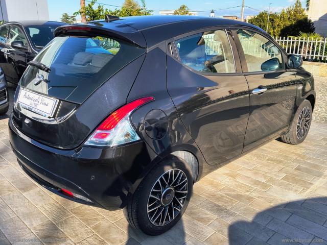 Auto - Lancia ypsilon 1.0 firefly 5p.s&s hyb. platino