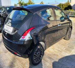 Auto - Lancia ypsilon 1.0 firefly 5p.s&s hyb. platino