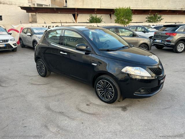 Auto - Lancia ypsilon 1.0 firefly 5p.s&s hybrid silver