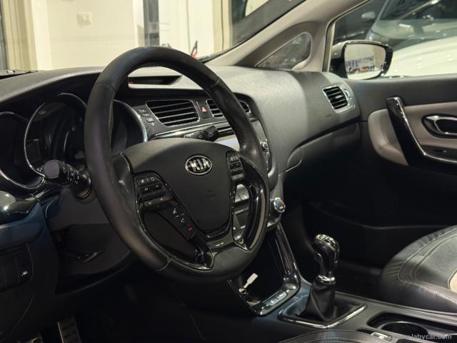 Auto - Kia cee d 1.6 crdi 128 cv 5p. class