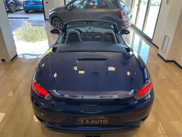 Auto - Porsche 718 boxster t