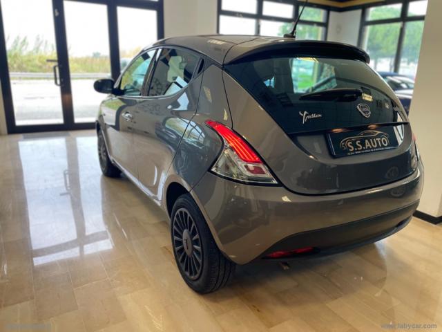 Auto - Lancia ypsilon 1.0 firefly 5p.s&s hyb. eco a.f.