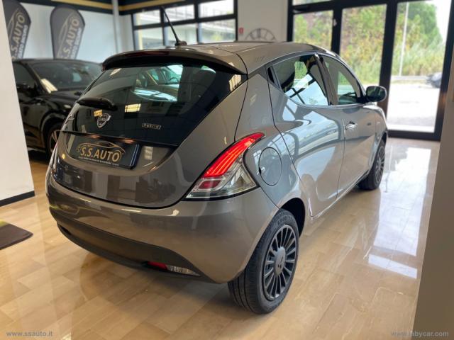 Auto - Lancia ypsilon 1.0 firefly 5p.s&s hyb. eco a.f.