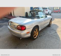 Auto - Mazda mx-5 1.6i 16v