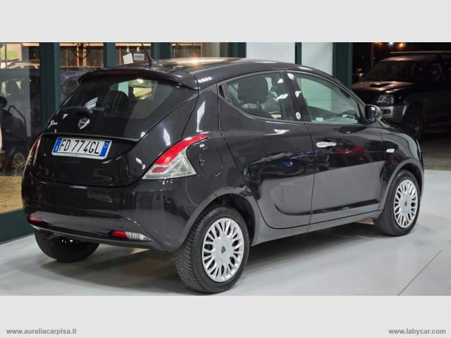 Auto - Lancia ypsilon 1.2 69 cv 5p. gpl ecochic silver