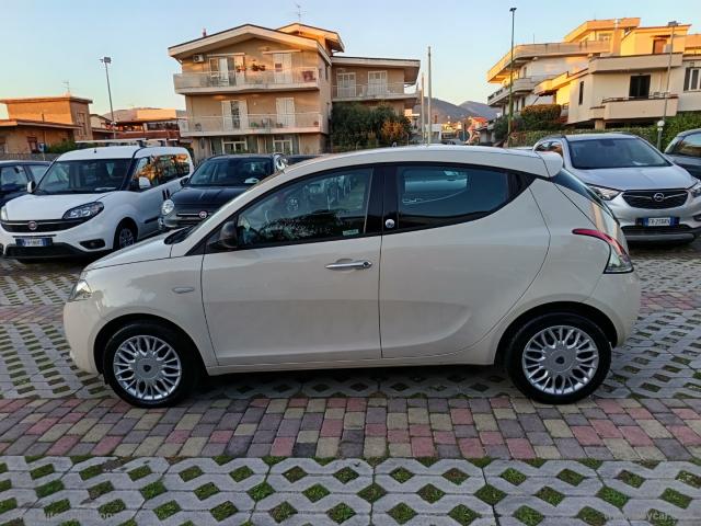 Auto - Lancia ypsilon 1.2 69 cv 5p. gpl ecochic silver