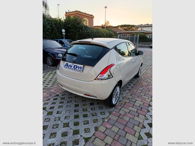 Auto - Lancia ypsilon 1.2 69 cv 5p. gpl ecochic silver