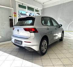 Auto - Volkswagen golf 8 1.0 etsi evo dsg life