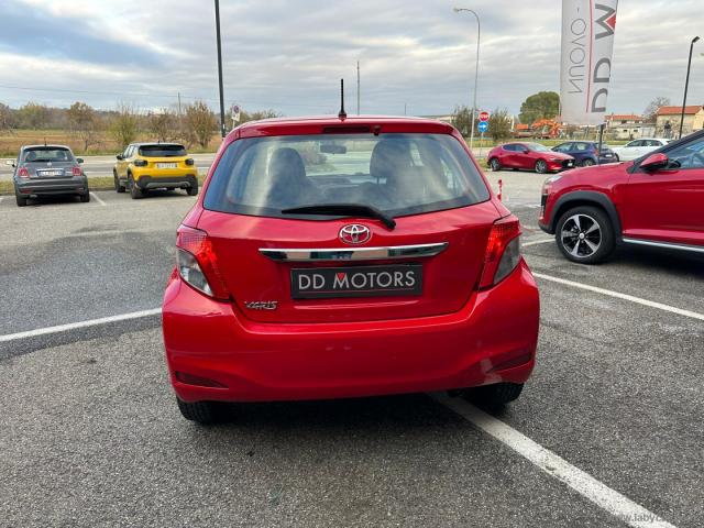 Auto - Toyota yaris 1.0 5p.