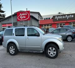 Nissan pathfinder 2.5 dci xe plus 7 posti ridotte gancio traino