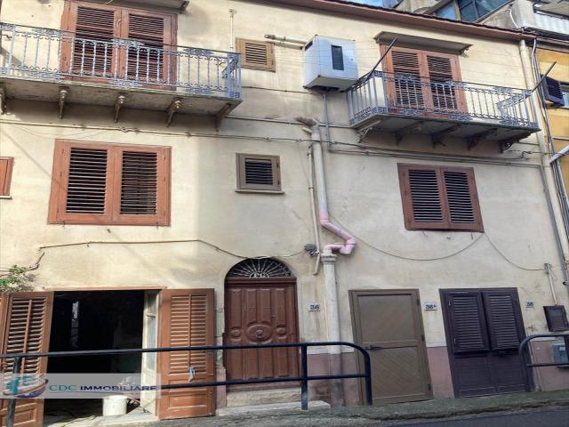 Casa indipendente in vendita a lercara friddi centro storico