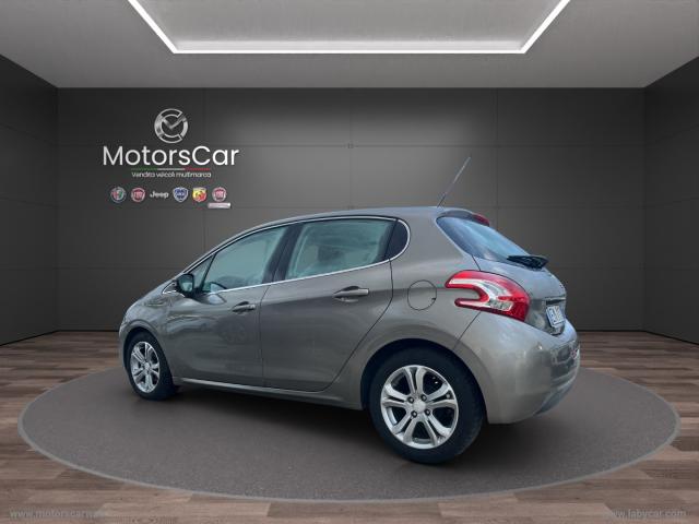 Auto - Peugeot 208 1.2 vti 82 cv 5p. allure