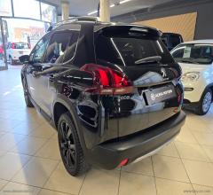 Auto - Peugeot 2008 bluehdi 120 s&s black matt