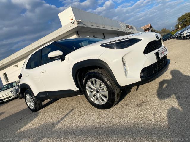 Auto - Toyota yaris cross 1.5 hybrid 5p. e-cvt business