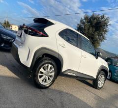 Auto - Toyota yaris cross 1.5 hybrid 5p. e-cvt business