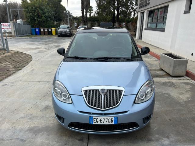 Auto - Lancia ypsilon 1.3 mjt 75 cv elle