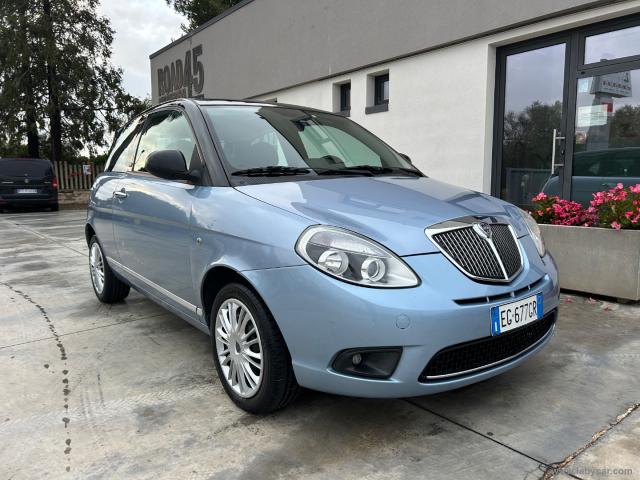 Auto - Lancia ypsilon 1.3 mjt 75 cv elle