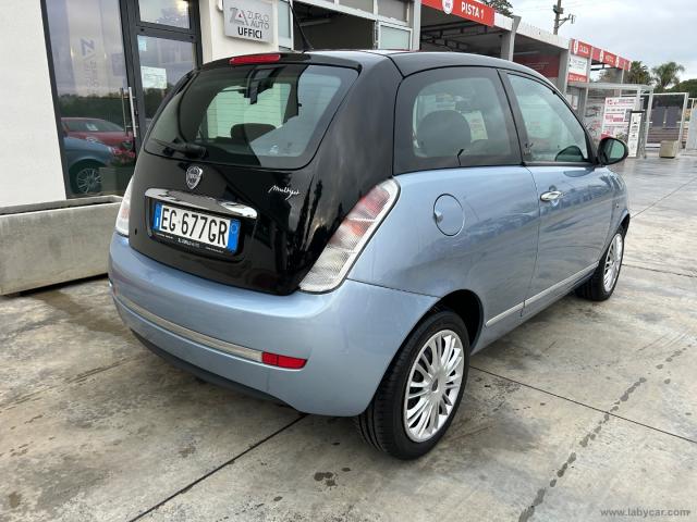 Auto - Lancia ypsilon 1.3 mjt 75 cv elle