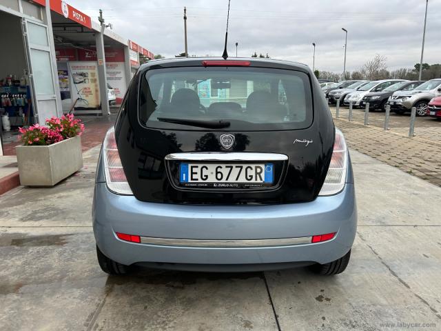 Auto - Lancia ypsilon 1.3 mjt 75 cv elle