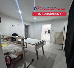 Appartamenti in Vendita - Locale commerciale in affitto a taranto tre carrare battisti