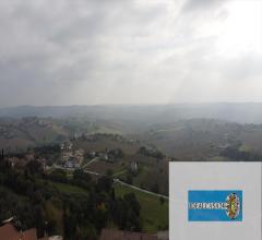 Appartamenti in Vendita - Terreno agricolo in vendita a treia periferia